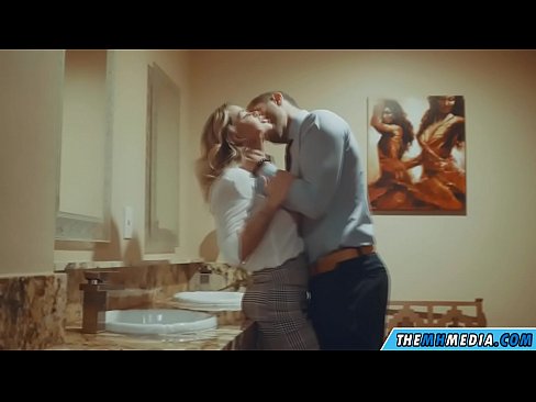 ❤️ As in busty blonde jo ferliedt yn in iepenbier toilet Fuckfideo op fy.pornobot.ru ☑